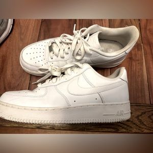 Uses condition mens Air Force ones.